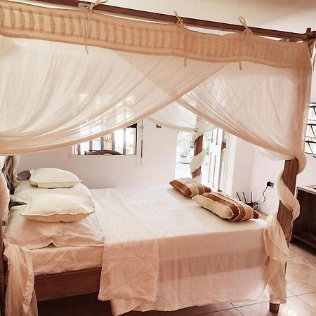 Perle Stone Studio- Bed And Breakfast Simpson Bay Buitenkant foto